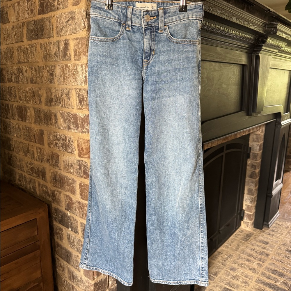 Abercrombie kids 7/8 long Light Wash Straight Leg Jeans